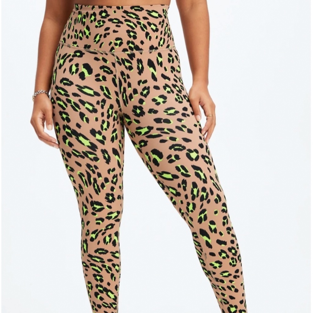 Fabletics NWT Define Ultra High-Waisted 7/8 Legging Cheetah